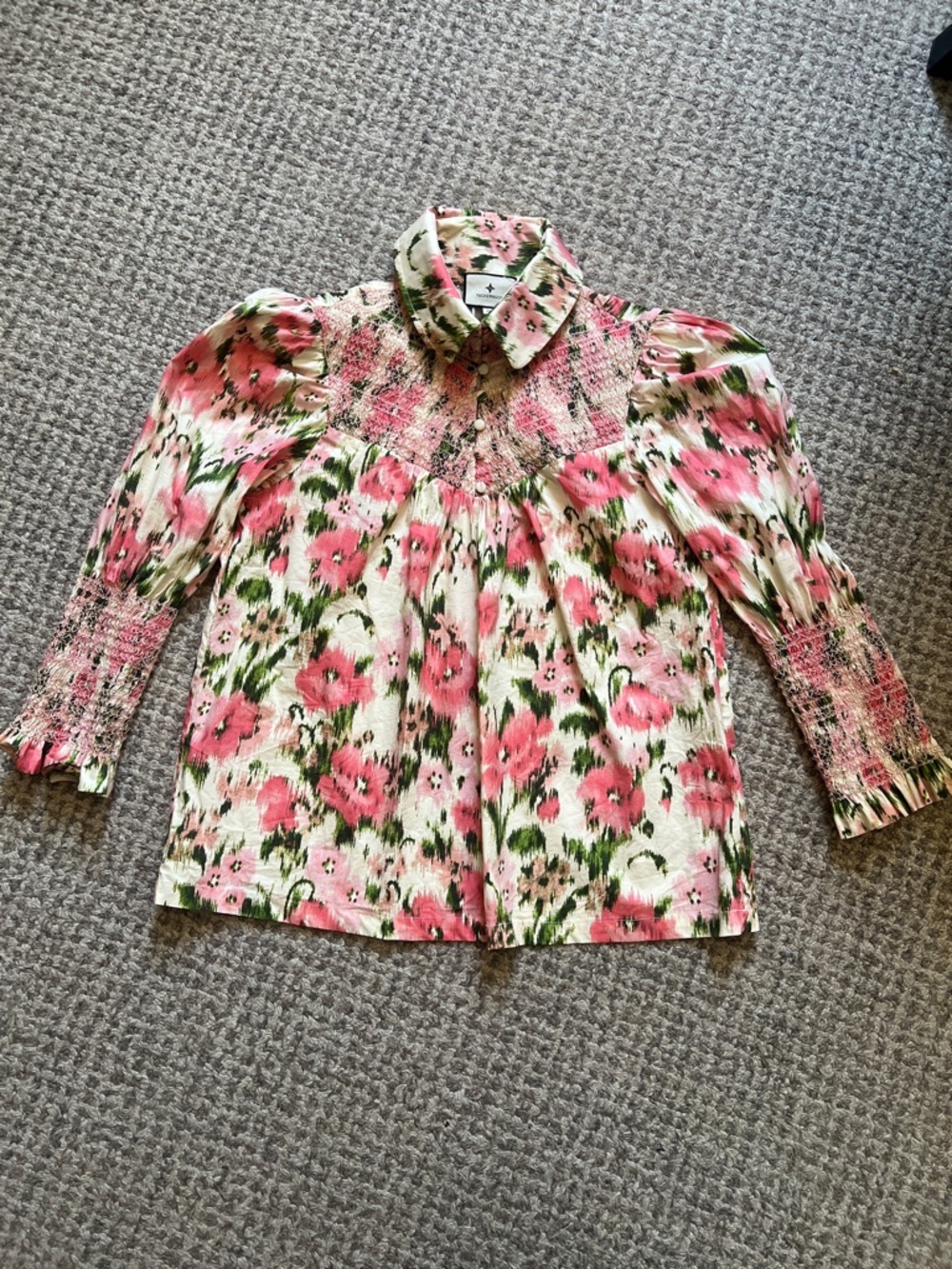 Tuckernuck Haskell Blouse M Pink Green Floral Smocked Cotton EUC
